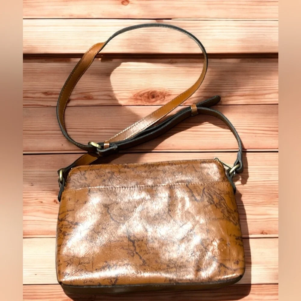 Patricia Nash Avellino Crossbody Distressed Leather Metallic Tan Handbag. - Picture 2 of 6